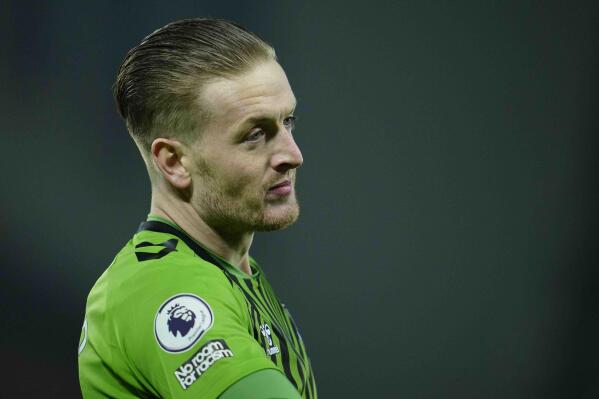 Jordan Pickford signs contract extension to stay at Everton AP News